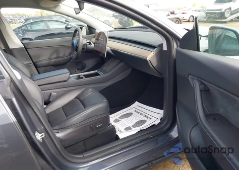 2022 Tesla Model Y Long Range Dual Motor All-Wheel Drive z USA, uszkodzony, nr VIN 7SAYGAEE8NF316654